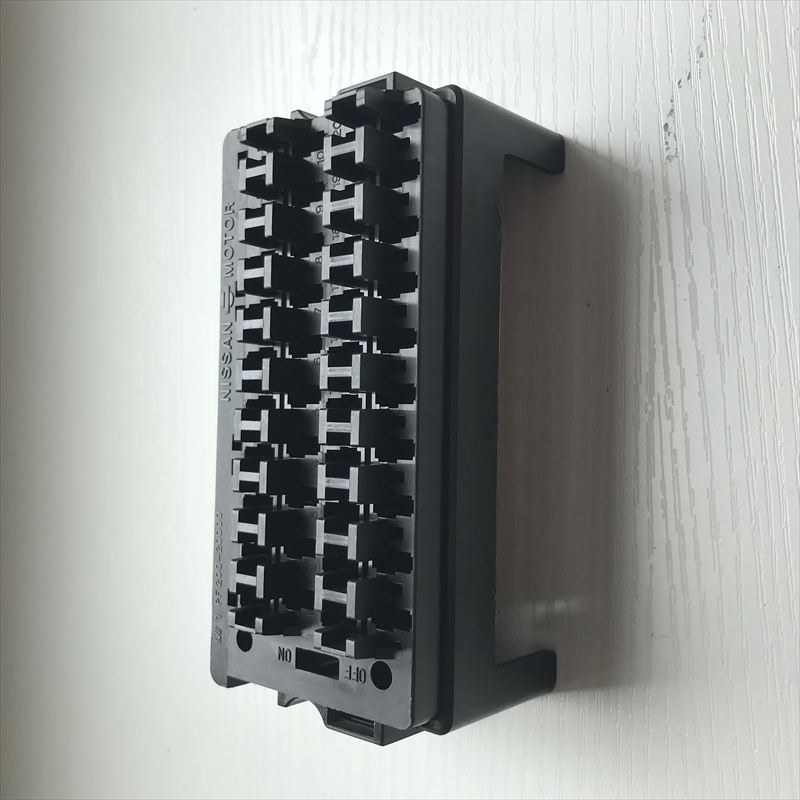 PF200-20000,ヒューズボックス,黒,古河電工(三菱電線/菱星電装/SJD),1個 - 1