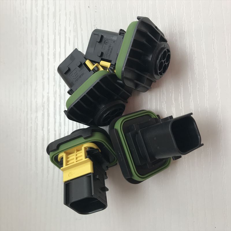 1-1703808-1,コネクタ/ハウジング,タイコエレクトロニクス(AMP),4個 - 1