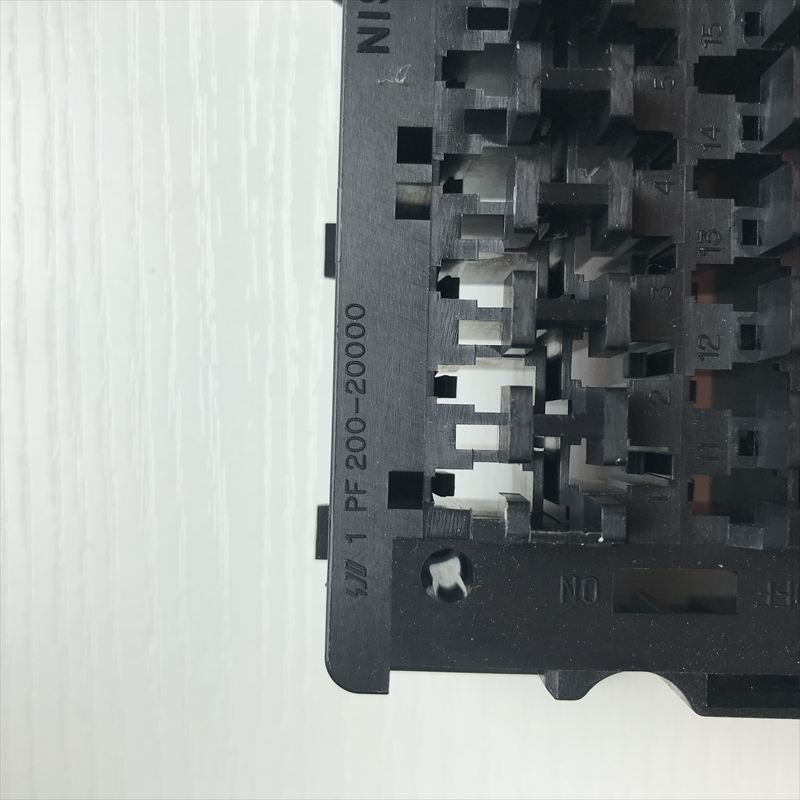 PF200-20000,ヒューズボックス,黒,古河電工(三菱電線/菱星電装/SJD),1個 - 2