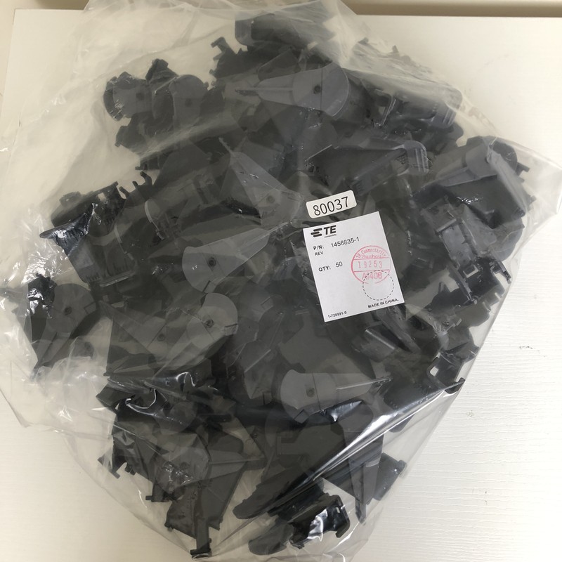 1456835-1,コネクタ キャップおよびカバー,黒,タイコエレクトロニクス(AMP),50個 - 1