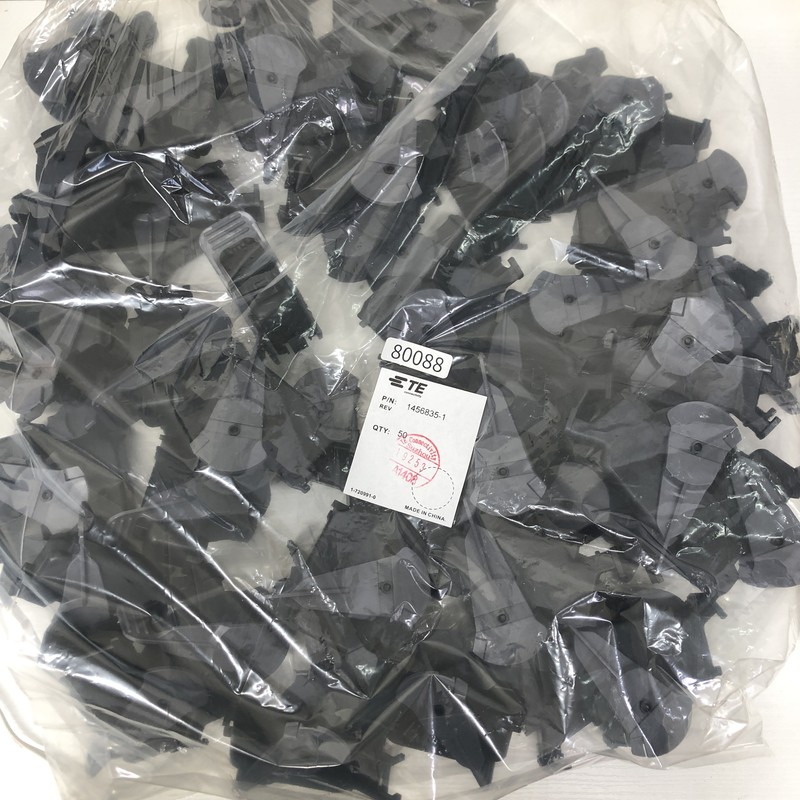1456835-1,コネクタ キャップおよびカバー,灰,タイコエレクトロニクス(AMP),50個 - 1