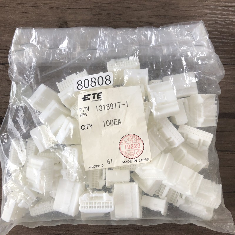1318917-1,コネクタ/ハウジング,白,タイコエレクトロニクス(AMP),100個 - 1