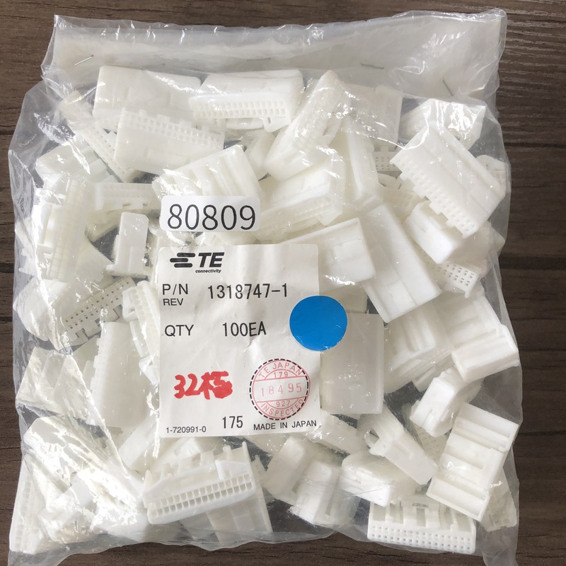 1318747-1,コネクタ/ハウジング,白,タイコエレクトロニクス(AMP),100個 - 1